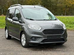Grau Gebraucht 2019 Ford Tourneo Courier Titanium Van / Kleinbus | 7.490 € (Fairer Preis)