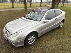 Gebraucht 2001 Mercedes C200 Coupé | 3.899 € (Teuer)