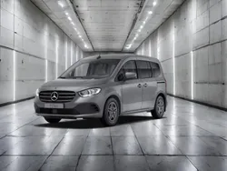 Grau Gebraucht 2023 Mercedes T180 Style Van / Kleinbus | 25.697 € (Guter Preis)