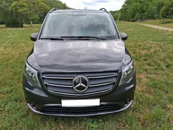 Schwarz Gebraucht 2021 Mercedes Vito Edition Van / Kleinbus | 39.500 € (Fairer Preis)