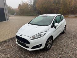 Weiß Gebraucht 2016 Ford Fiesta Trend Kleinwagen | 3.500 € (Guter Preis)