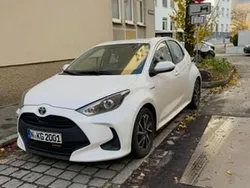 Weiß Gebraucht 2020 Toyota Yaris Hybrid Kleinwagen | 14.890 € (Guter Preis)