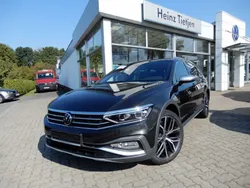 Grau Gebraucht 2023 VW Passat Alltrack Kombi | 43.970 €