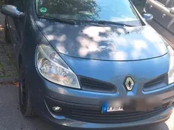Blau Gebraucht 2005 Renault Clio II Kleinwagen | 1.800 €