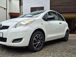 Weiß Gebraucht 2010 Toyota Yaris Cool Limousine | 6.500 € (Teuer)