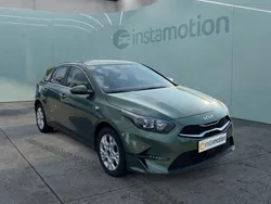 Grün Gebraucht 2023 Kia Ceed Vision Limousine | 23.780 € (Guter Preis)