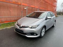 Silber Gebraucht 2016 Toyota Auris Executive Limousine | 9.999 € (Superpreis)