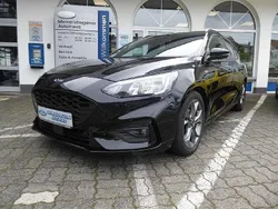 Schwarz (obsidianschwarz metallic) Gebraucht 2021 Ford Focus ST-Line Kombi | 19.990 € (Fairer Preis)