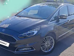Grau Gebraucht 2018 Ford S-MAX Vignale Van / Kleinbus | 20.000 € (Fairer Preis)