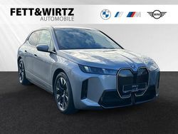 Spacesilber metallic Neu 2026 BMW iX M Sport SUV | 82.390 € (Superpreis)