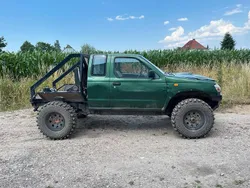 Grün Gebraucht 1999 Nissan Navara Abholung | 3.500 €