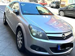Silber Gebraucht 2005 Opel Astra GTC Sport Limousine | 2.700 €