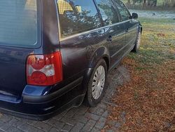 Blau Gebraucht 2002 VW Passat Kombi | 850 € (Superpreis)