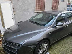 Grau Gebraucht 2011 Alfa Romeo 159 Kombi | 1.100 €