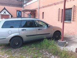 Grau Gebraucht 2013 Ford Focus Kombi | 3.222 €