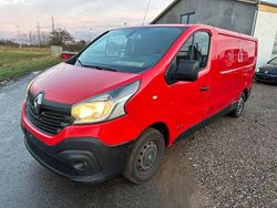 Rot Gebraucht 2016 Renault Trafic Van / Kleinbus | 5.500 € (Fairer Preis)