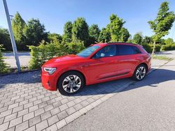 Rot Gebraucht 2019 Audi e-tron Advanced SUV | 30.000 € (Guter Preis)