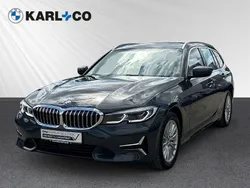 Grau Gebraucht 2022 BMW 330e Luxury Line Kombi | 33.998 € (Etwas zu teuer)