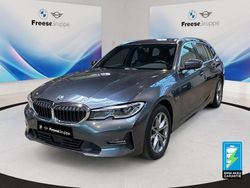 Grau Gebraucht 2022 BMW 320e Advantage Kombi | 25.990 € (Fairer Preis)