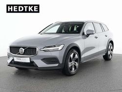 Grau Gebraucht 2023 Volvo V60 CC Plus Kombi | 41.990 € (Etwas zu teuer)