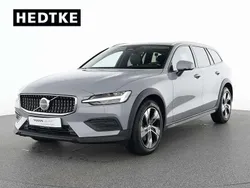 Grau Gebraucht 2023 Volvo V60 CC Plus Kombi | 41.990 € (Etwas zu teuer)