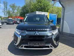 Schwarz Gebraucht 2021 Mitsubishi Outlander P-HEV Basis SUV | 20.990 € (Guter Preis)