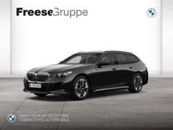 Black sapphire Gebraucht 2024 BMW 520 M Sport Kombi | 58.990 € (Fairer Preis)