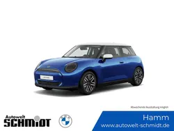 Blazing blue metallic Gebraucht 2024 Mini Cooper Classic Kleinwagen | 31.770 € (Etwas zu teuer)