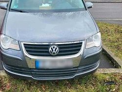 Grau Gebraucht 2007 VW Touran Van / Kleinbus | 3.800 € (Fairer Preis)