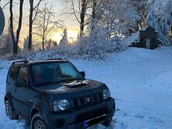 Grau Gebraucht 2015 Suzuki Jimny SUV | 15.000 € (Teuer)