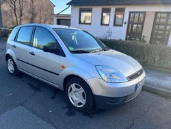 Grau Gebraucht 2002 Ford Fiesta Kleinwagen | 2.300 € (Fairer Preis)