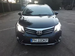 Blau Gebraucht 2014 Toyota Avensis Kombi | 12.999 €
