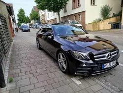 Schwarz Gebraucht 2017 Mercedes E220 AMG line Limousine | 31.500 € (Fairer Preis)
