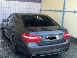 Grau Gebraucht 2011 Mercedes E63 AMG AMG Limousine | 23.000 €