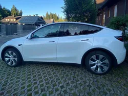 Weiß Gebraucht 2023 Tesla Model Y RWD SUV | 30.995 € (Fairer Preis)