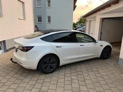 Weiß Gebraucht 2021 Tesla Model 3 Standard Range Plus Limousine | 19.399 € (Superpreis)