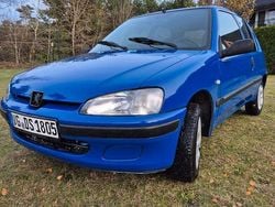 Blau Gebraucht 2002 Peugeot 106 Style Kleinwagen | 1.250 € (Teuer)