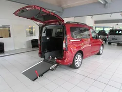 Rot Gebraucht 2021 VW Caddy Life Van / Kleinbus | 35.999 €