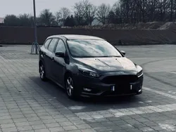 Grau Gebraucht 2017 Ford Focus ST-Line Kombi | 7.699 € (Guter Preis)