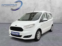 Weiß Gebraucht 2016 Ford Tourneo Courier Trend Van / Kleinbus | 8.150 € (Fairer Preis)