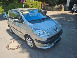 Grau Gebraucht 2005 Peugeot 1007 Premium Kleinwagen | 3.550 € (Fairer Preis)