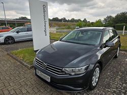 Grau Gebraucht 2022 VW Passat Basis Kombi | 23.998 € (Fairer Preis)