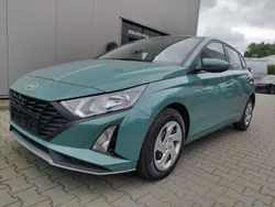 Mangrove grün Neu 2025 Hyundai i20 Comfort Kleinwagen | 21.079 € (Guter Preis)