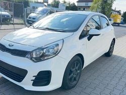Weiß Gebraucht 2017 Kia Rio Limousine | 6.950 € (Guter Preis)