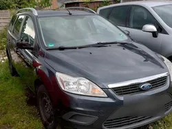 Grau Gebraucht 2010 Ford Focus Kombi | 850 € (Superpreis)
