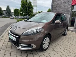 Mokkabraun Gebraucht 2012 Renault Scénic III Dynamique Van / Kleinbus | 4.700 € (Fairer Preis)
