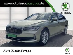 Ice tea gelb metallic Gebraucht 2024 Skoda Superb Selection Kombi | 39.890 € (Etwas zu teuer)