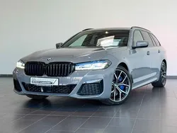 Grau Gebraucht 2022 BMW 530 M Sport Kombi | 39.288 € (Fairer Preis)