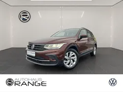 Braun Gebraucht 2021 VW Tiguan Life SUV | 25.480 € (Etwas zu teuer)