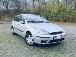 Grau Gebraucht 2003 Ford Focus Kombi | 1.200 € (Etwas zu teuer)